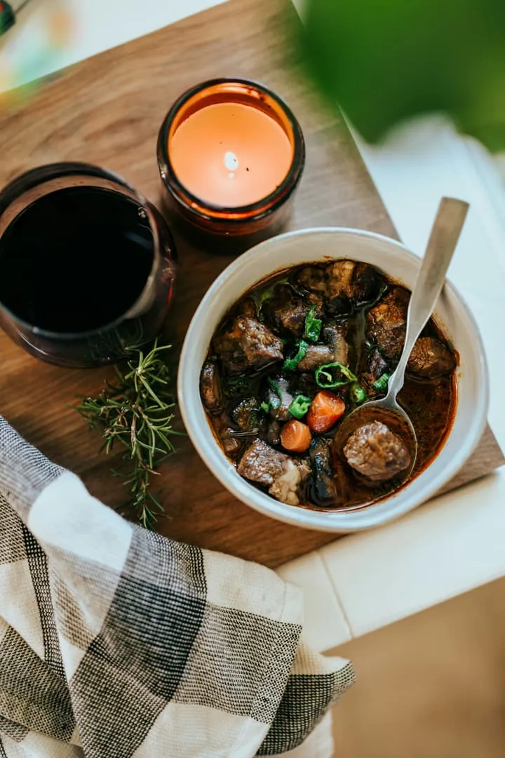 Cuisine d’hiver : soupes, mijotés et plats chauds pour se réchauffer avec moins de chauffage