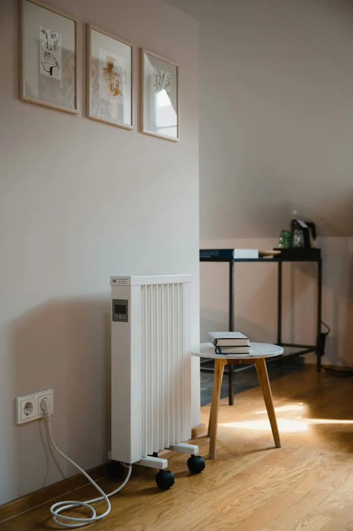 Radiateur électrique économe en énergie pour chauffage d'appoint en octobre