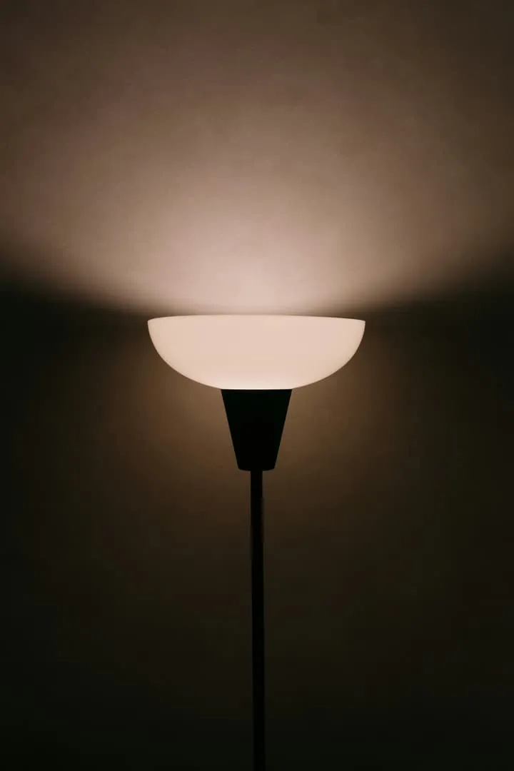 Warm indoor winter lighting: LEDs, lamps and soft ambience to reduce energy use