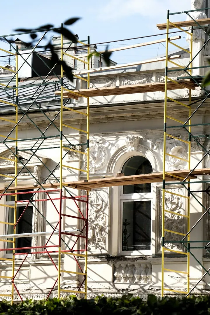 Pompe à chaleur ou rénovation globale : que choisir en 2025 ?