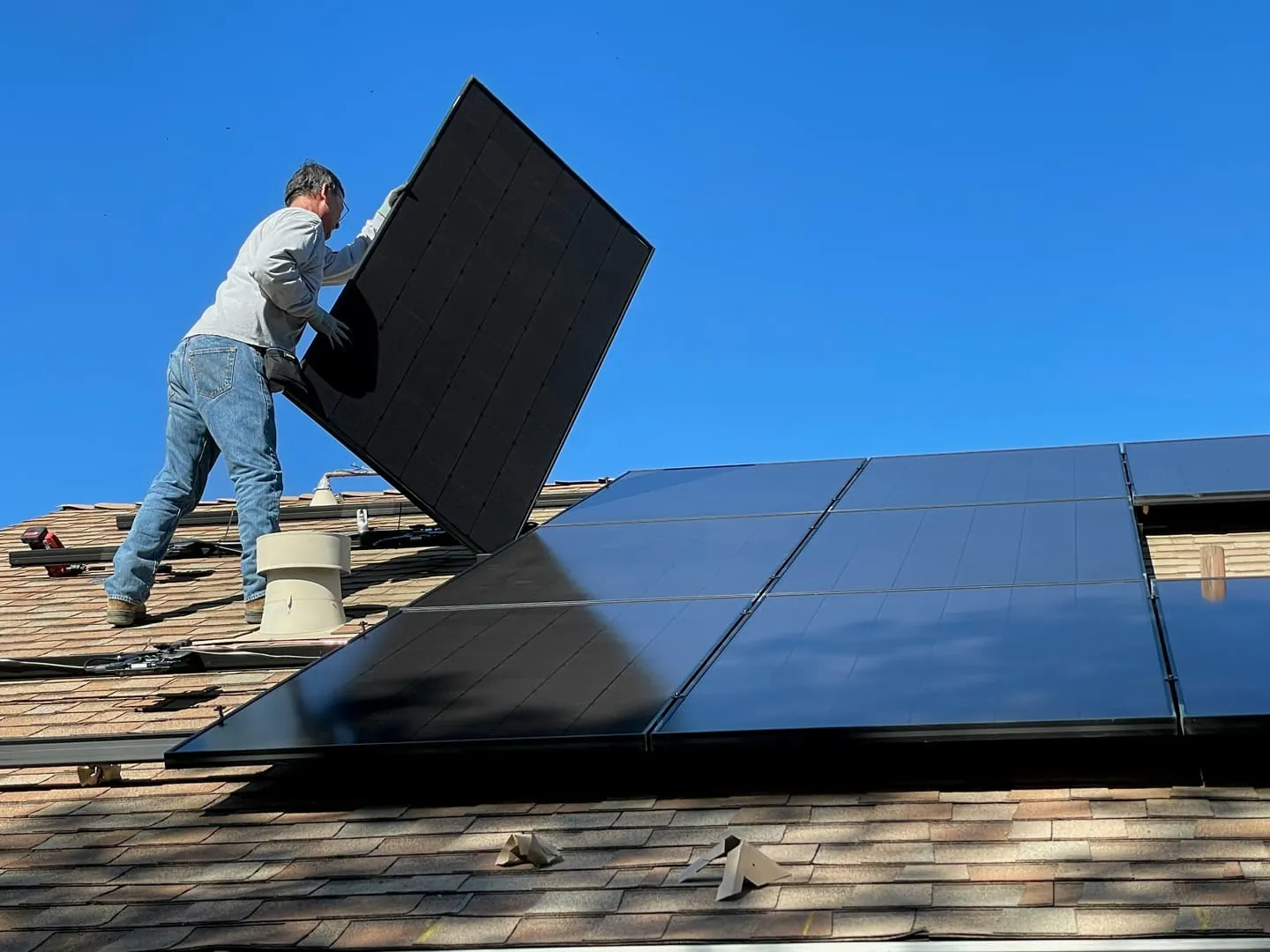 Solaire 2025 : aides, autoconsommation et retour sur investissement en France