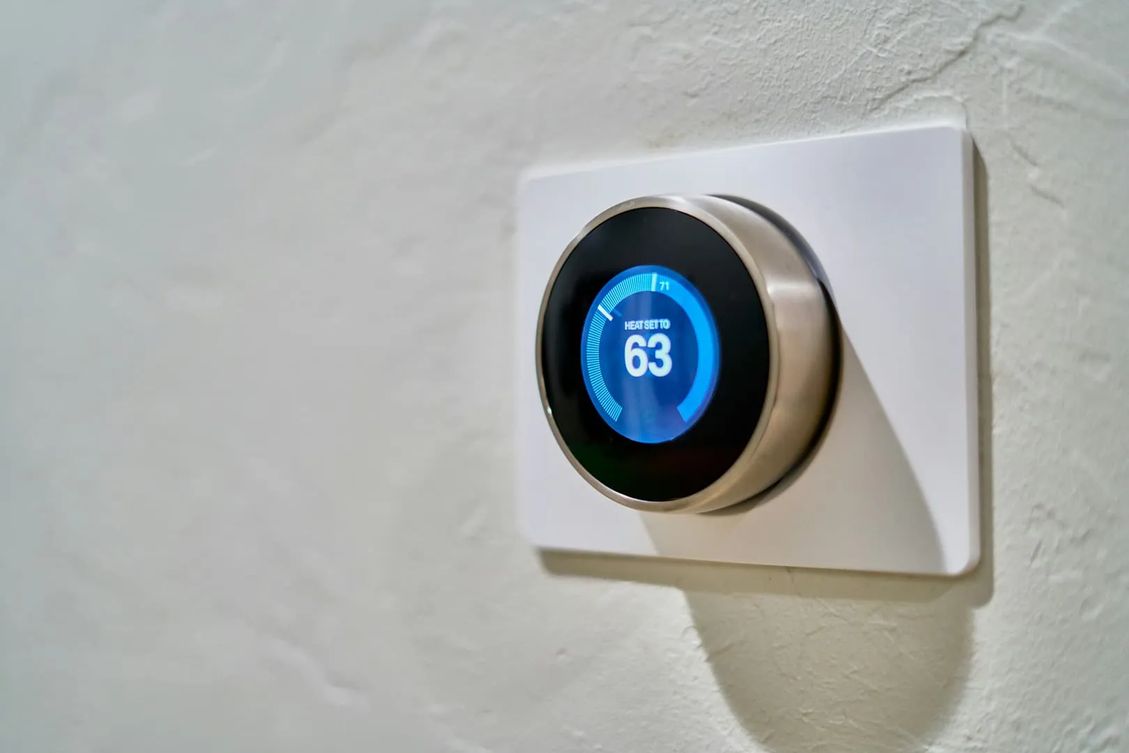 Thermostats connectés 2025 : comment réduire sa facture et son empreinte carbone
