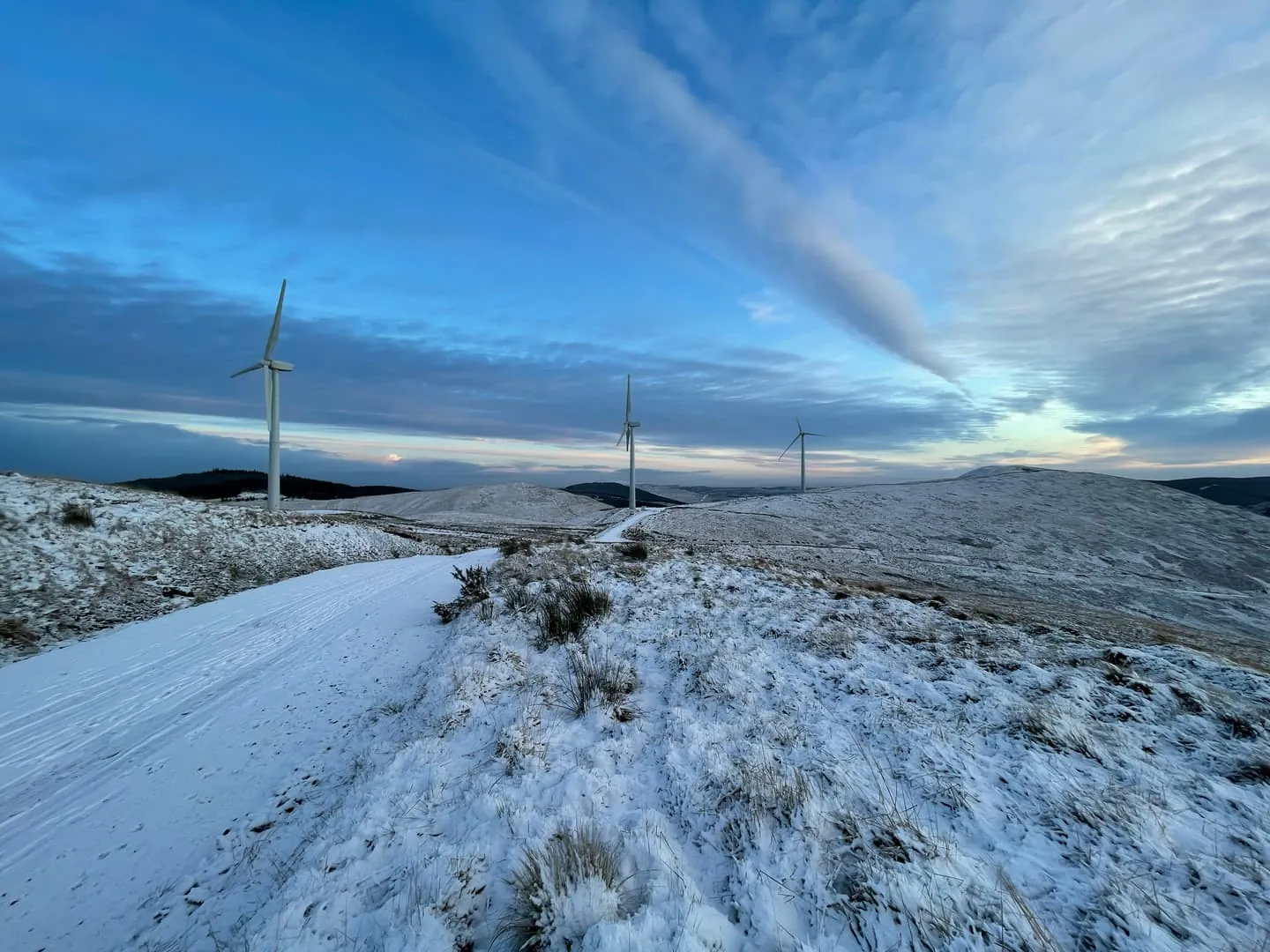 European winter cityscape with energy meters and lit buildings, symbolising the 2025–2026 winter energy crunch